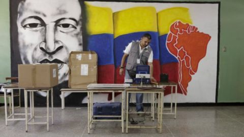 Los venezolanos votarán en centros de votación ubicados en colegios. En los públicos es probable que haya imágenes de Chávez.
