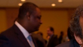 El 'beso del poder' entre Blatter y Platini.