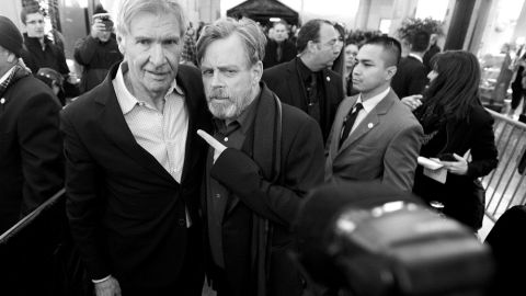Harrison Ford y Mark Hamill, los legendarios Han Solo y Luke Skywalker, en la premiere de 'The Force Awakens', la noche del lunes en Los Ángeles.