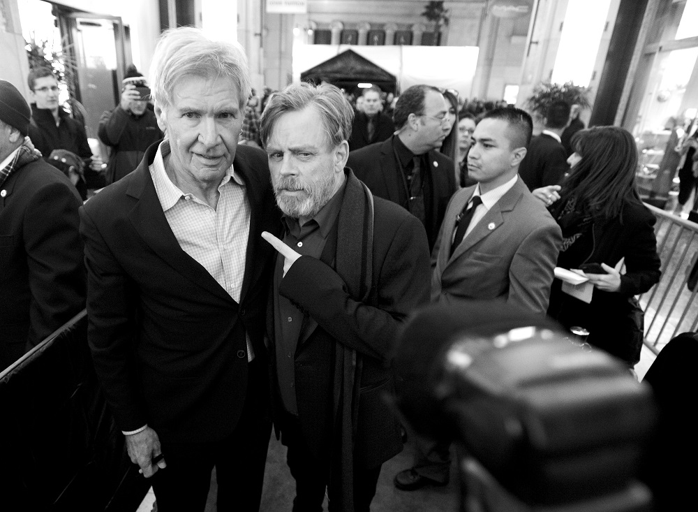 Harrison Ford y Mark Hamill, los legendarios Han Solo y Luke Skywalker, en la premiere de 'The Force Awakens', la noche del lunes en Los Ángeles.