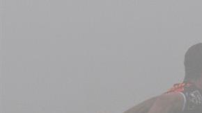 El partido entre el Nacional y el FC Porto, envuelto en niebla.