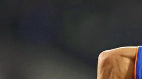 Héctor Herrera (arriba) celebra una de las anotaciones del Porto.