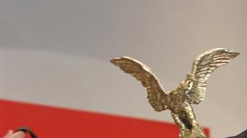 Bravo, condecorado en su país.