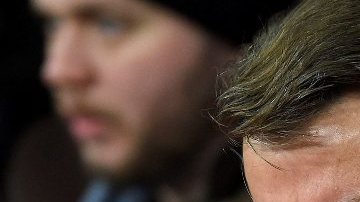 Van Gaal, con pie y medio fuera del ManU.