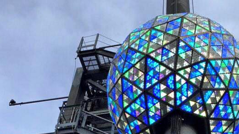 Ya está lista la tradicional bola de año nuevo que anunciará la llegada del 2016 a NYC.
