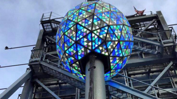 Ya está lista la tradicional bola de año nuevo que anunciará la llegada del 2016 a NYC.