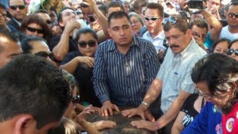 Los restos del futbolista Alfredo Pacheco fueron sepultados en el cementerio Santa Isabel de Santa Ana, El Salvador.