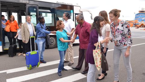 Representantes de víctimas del conflicto a su llegada a La Habana, Cuba