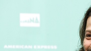 Diego Luna debuta como director de una cinta de comedia sarcástica.