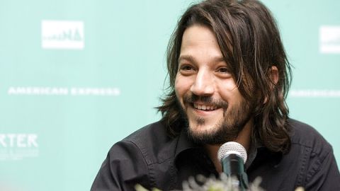 Diego Luna debuta como director de una cinta de comedia sarcástica.