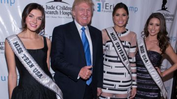 Donald Trump con las ganadoras de Miss Universe Organization en 2014.