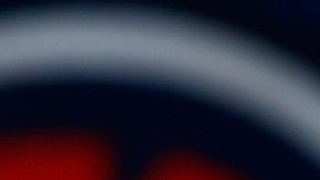 Bill Kennedy, un árbitro que aparece aquí junto a J.J. Barea, decidión hacer pública su homosexualidad para ayudar a generar mayor consciencia de aceptación.