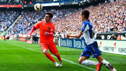 El Barcelona de Lionel Messi se mide a su vecino de la ciudad, el Espanyol.