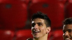 Dos Santos (centro), durante un partido amistoso del Villarreal en Australia.