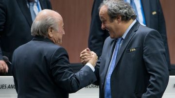 Platini, uno de los grandes futbolistas de todos los tiempos, era el favorito para remplazar a Blatter y limpiar la FIFA.