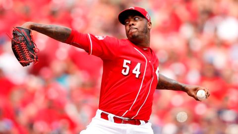 No hay en el béisbol un pitcher que lance la pelota con mayor potencia que el cubano Aroldis Chapman, ahora en camino a los Dodgers.