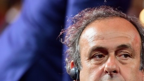 Michel Platini habló sobre el dinero que recibió de parte de Joseph Blatter y que le tiene suspendido del fútbol organizado.