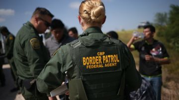 Estas imágenes fueron tomadas el pasado verano, cuando los agentes de la frontera con México detuvieron a inmigrantes que intentaban cruzar a EEUU.