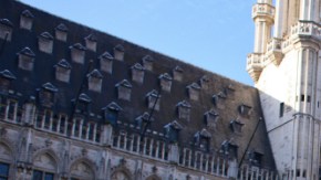 La Policía en Bruselas sigue en alerta durante las Navidades. La ciudad continúa con amenaza terrorista por lo que las calles están siempre muy vigiladas.