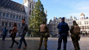 La Policía en Bruselas sigue en alerta durante las Navidades. La ciudad continúa con amenaza terrorista por lo que las calles están siempre muy vigiladas.