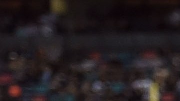Cam Newton (izq.) celebra con su receptor Devin Funchess uno de sus cinco pases de touchdown en el Superdome de Nueva Orleáns.