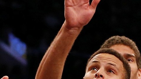 Curry,  MVP de la liga pasada, terminó con 28 puntos en 32 minutos.