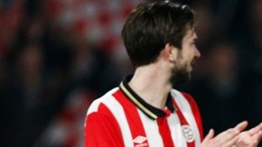 Andrés Guardado y el PSV se clasifcaron para los octavos de Final de la Champions League, dejando fuera al Manchester United.