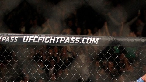 Luke Rockhold deshizo el rostro de Chris Weidman  a golpes.