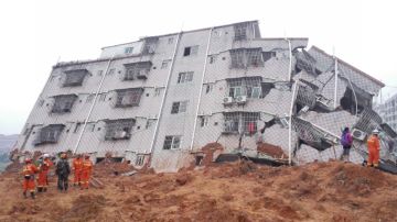 Más de 30 edificios afectados por el desplazamiento masivo de terreno en un parque industrial en Shenzhen, China.