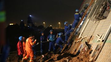 Las labores de rescate no han cesado desde que el pasado domingo se produjera el alud en Shenzhen, China.