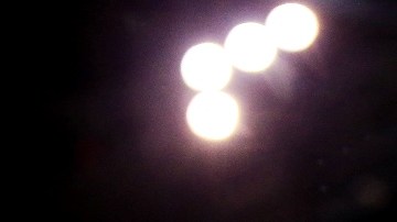 Chris Bosh puso 30 puntos en la victoria del Heat 94-88 sobre los Pelicans.