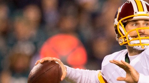 Kirk Cousins lanzó para cuatro pases de anotación.