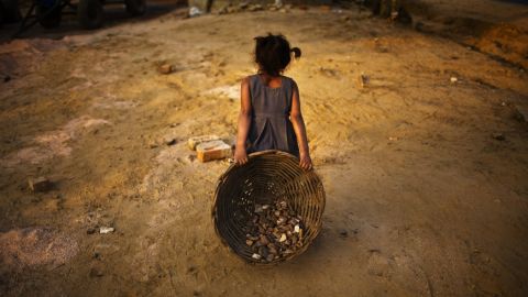 La pobreza es una de las principales causas por las que los padres deciden que sus hijos menores comiencen a trabajar cuanto antes.
