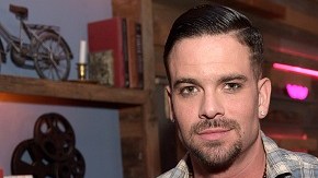 Mark se dio a conocer como actor en la popular comedia musical “Glee”.