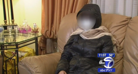Habla la niña de 16 años que fue acuchillada por un desconocido vestido de cirujano en Whitestone, Queens.
