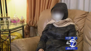 Habla la niña de 16 años que fue acuchillada por un desconocido vestido de cirujano en Whitestone, Queens.