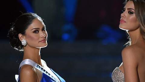 Pia Alonzo Wurtzbach y Ariadna Gutiérrex se agarraban las manos antes de saber quién era la ganadora de Miss Universo 2015.