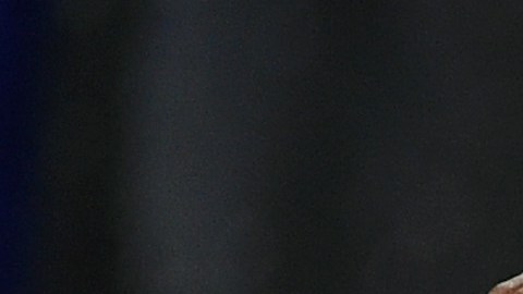 El instante en el que Paulina Vega, Miss Universo 2014, le quita la corona a Ariadna Gutiérrez, Miss Colombia 2015.