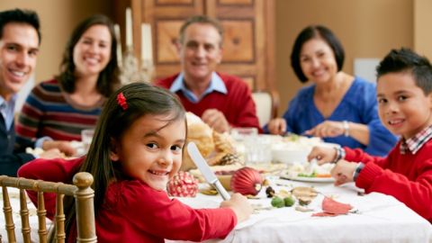 Las fiestas decembrinas se prestan para enseñarle a los niños las normas de los buenos modales.