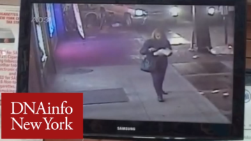 Este video muestra cómo una mujer mordió un pedazo de pizza momentos después de ver el fatal accidente que cobró la vida de una joven de 30 años el pasado domingo.