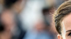 Natalie Portman se une a la lista de actrices que tratan de emular a Jackie Kennedy por trabajo.