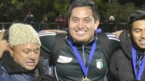 Alfredo Pacheco (cuarto de izquierda a derecha en la fila del centro) celebra con sus compañeros el título de AFI FC el pasado 11 de diciembre.