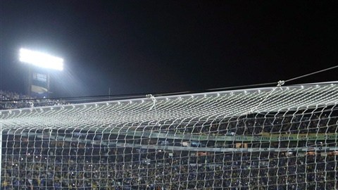 Talavera se queda con el balón en el penalti tirado por Juninho.