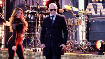 Pitbull conducirá y cantará en un especial de Fox esta noche para despedir el año bailando.