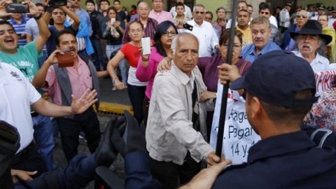 Desalojan a pensionados.