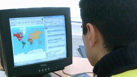 Las autoridades pusieron a salvo además a tres niñas de 9, 14 y 15 años en México que "eran presuntamente utilizadas por familiares cercanos o vecinos para obtener imágenes de pornografía".