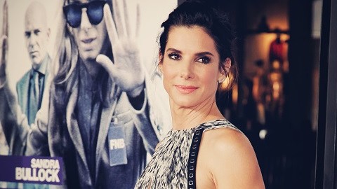 La actriz Sandra Bullock sigue las tradiciones de su madre para despedir el año viejo.