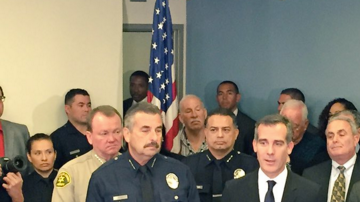 Funcionarios de la ciudad de Los Ángeles y el Distrito Escolar durante una conferencia de prensa.