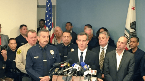 Funcionarios de la ciudad de Los Ángeles y el Distrito Escolar durante una conferencia de prensa.