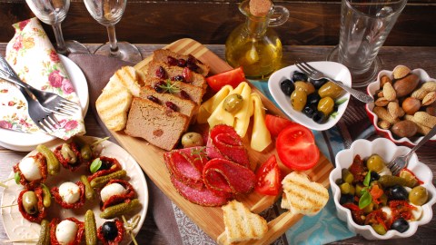 No tienes que ser un gran cocinero para armar una buena mesa./Shutterstock